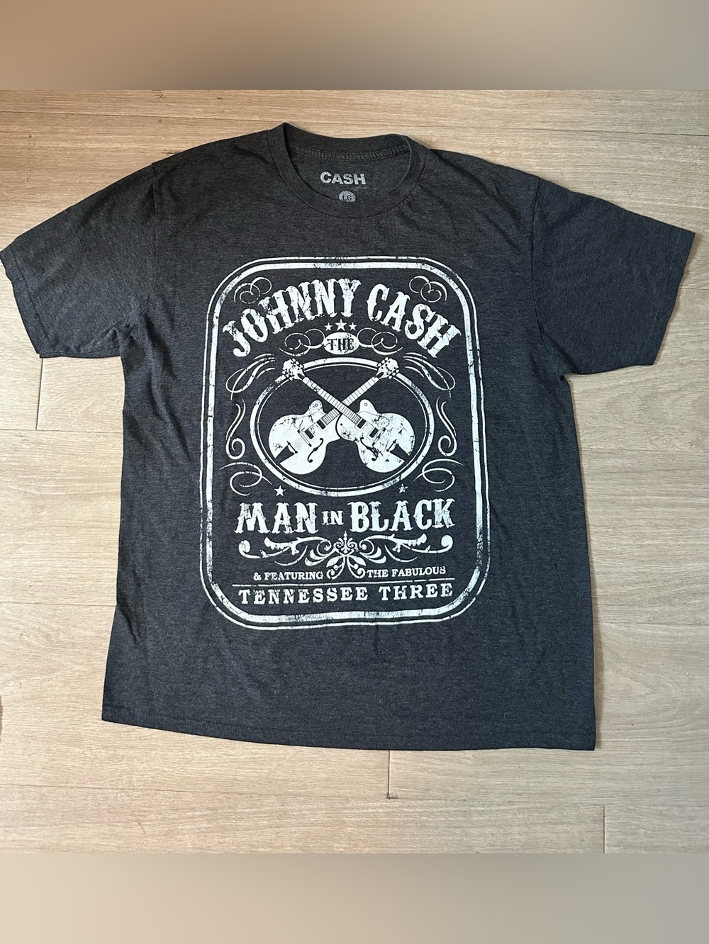 Johnny Cash Man in Black Graphic Tee Guitar Shirt Size Large